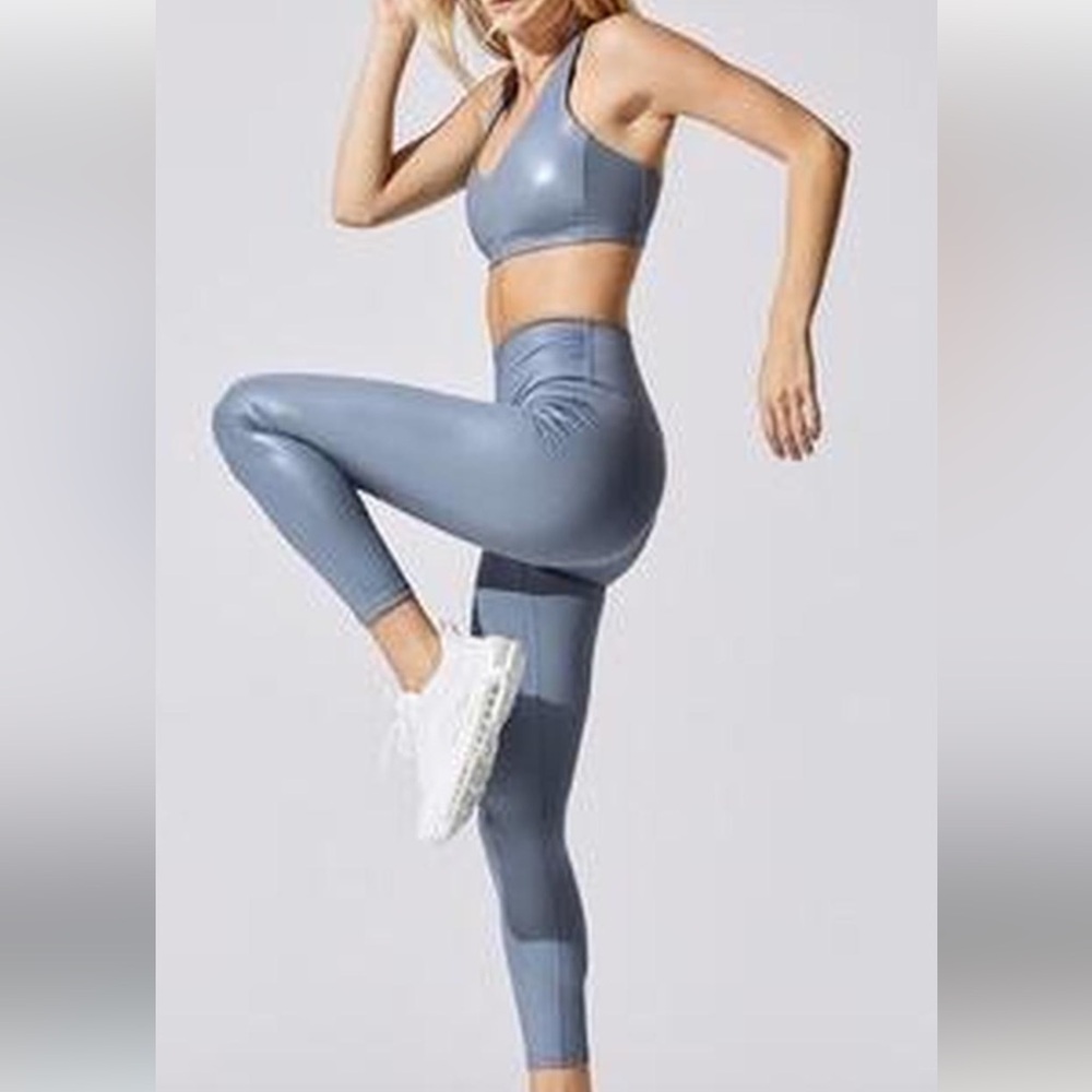 Carbon38 Shiny Gray/blue Leggings and matching top